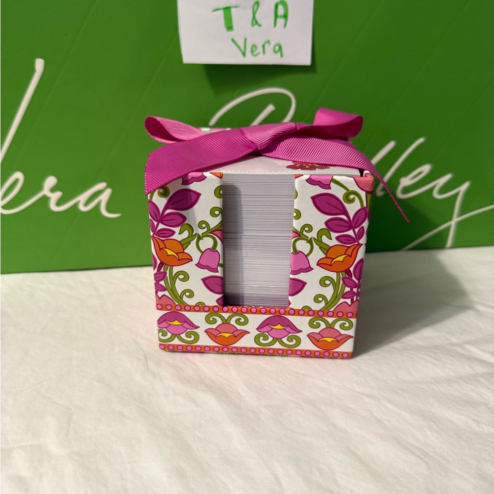 NWOT Vera Bradley Lilli Bell Take Note Cube Retired Pattern
